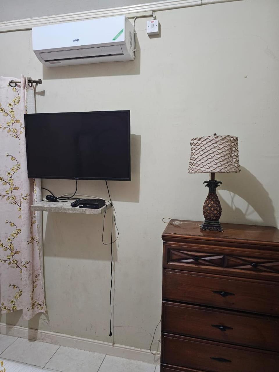 #1 Jacaranda Vacation Home Spanish Town Exteriér fotografie